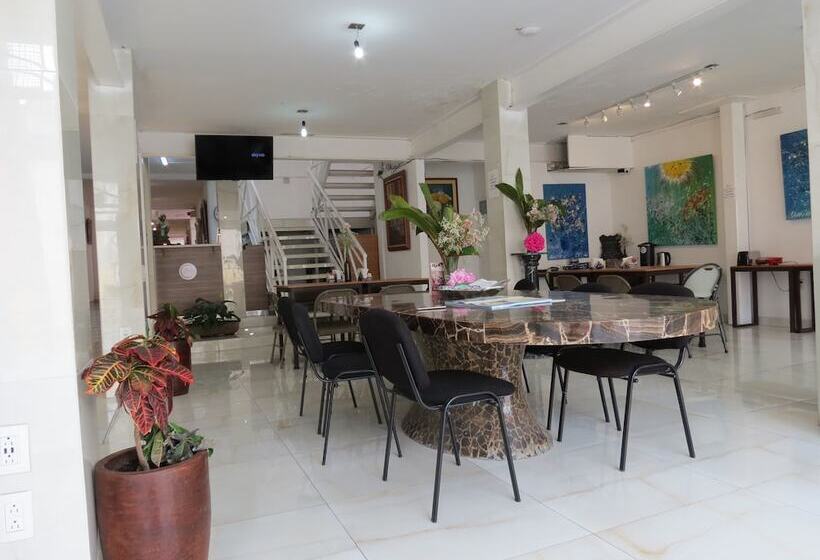 هتل Del Arte Y Figura