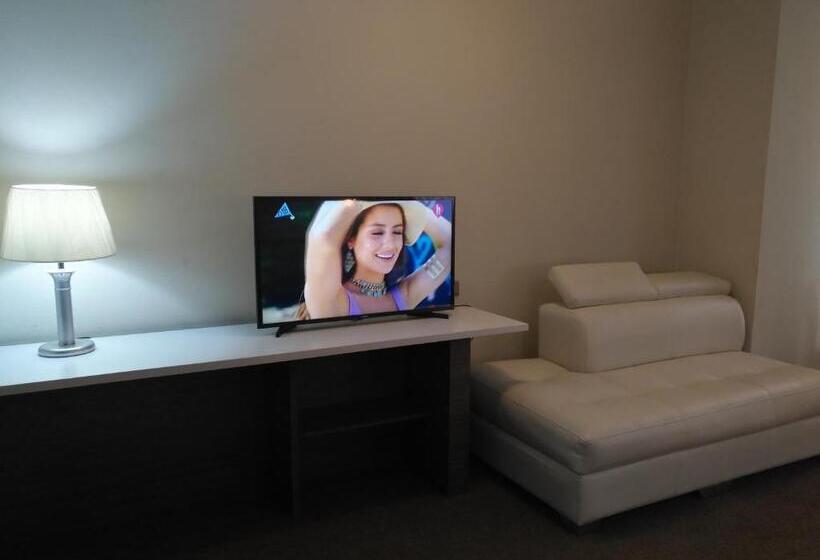 هتل Hostal Costa De Marfil Suites & Apartamentos