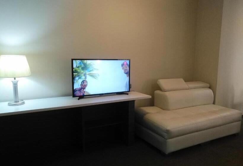 هتل Hostal Costa De Marfil Suites & Apartamentos