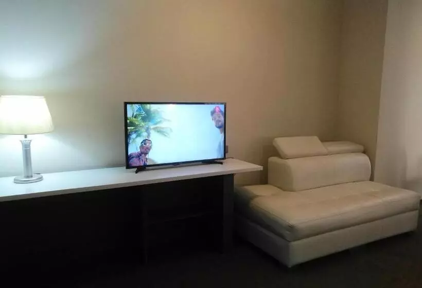 هتل Hostal Costa De Marfil Suites & Apartamentos