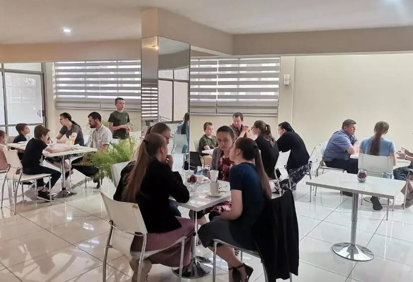 هتل Hostal Costa De Marfil Suites & Apartamentos