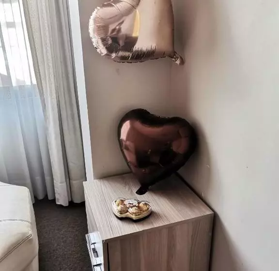 هتل Hostal Costa De Marfil Suites & Apartamentos