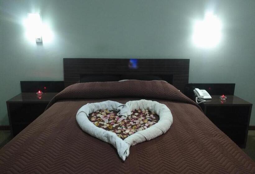 هتل Hostal Costa De Marfil Suites & Apartamentos