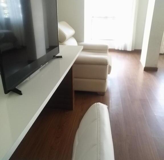 هتل Hostal Costa De Marfil Suites & Apartamentos