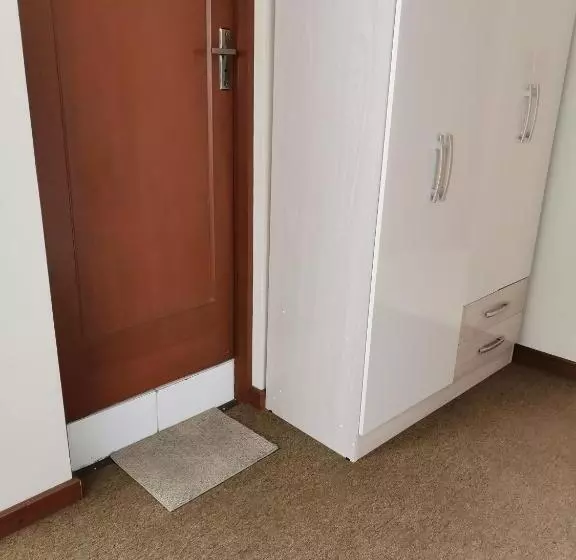 هتل Hostal Costa De Marfil Suites & Apartamentos