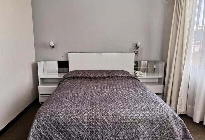 هتل Hostal Costa De Marfil Suites & Apartamentos