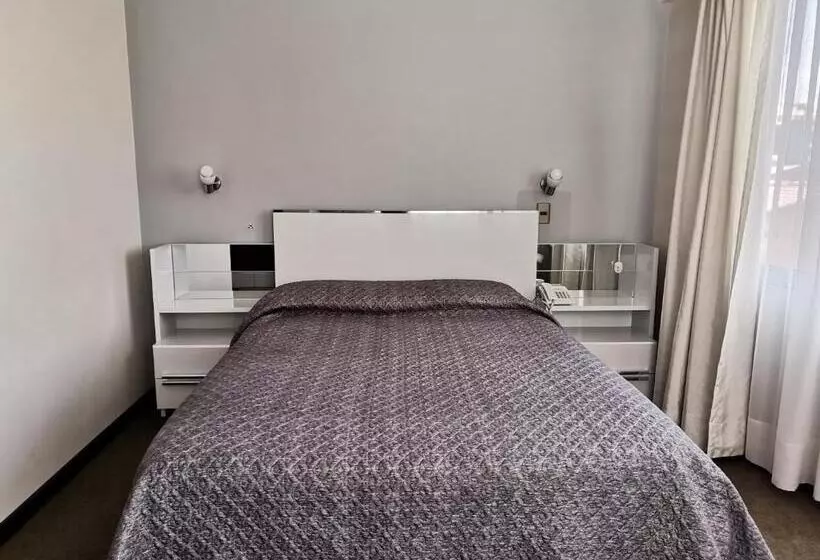 هتل Hostal Costa De Marfil Suites & Apartamentos