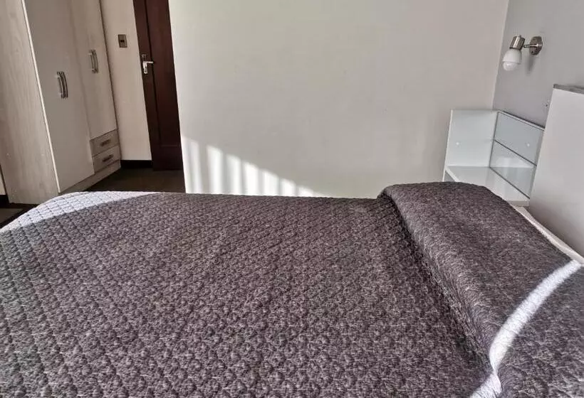 هتل Hostal Costa De Marfil Suites & Apartamentos