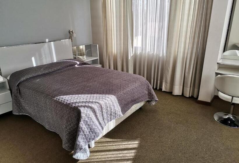 هتل Hostal Costa De Marfil Suites & Apartamentos