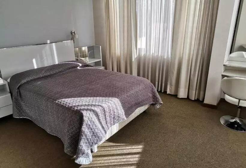 هتل Hostal Costa De Marfil Suites & Apartamentos