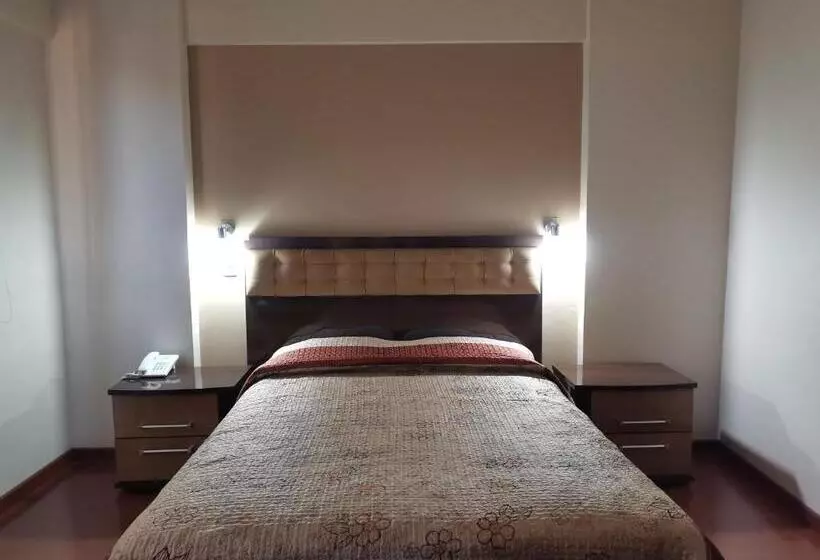 هتل Hostal Costa De Marfil Suites & Apartamentos