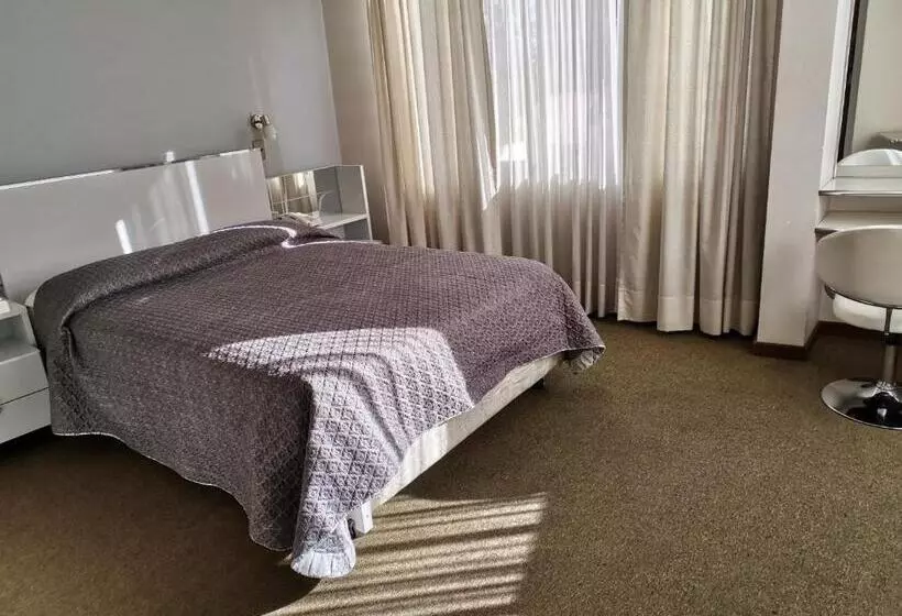 هتل Hostal Costa De Marfil Suites & Apartamentos