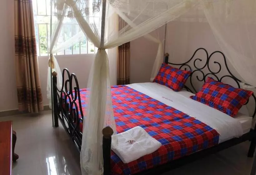 Red Sox Hotel Ltd