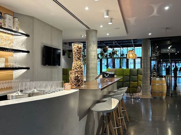 בית מלון כפרי Martin S All Suites