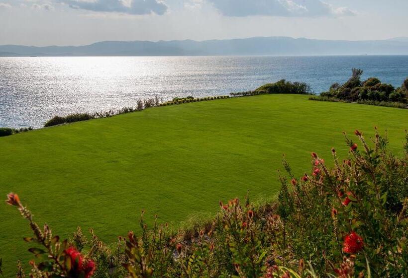 The Nowness Luxury Hotel & Spa