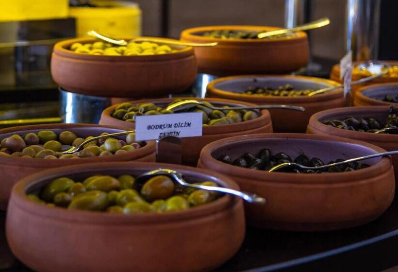 The Nowness Luxury Hotel & Spa