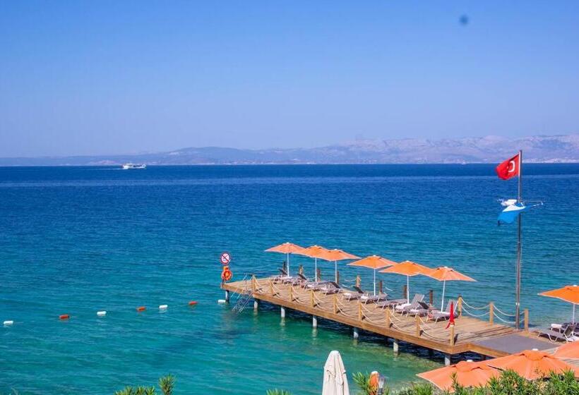 The Nowness Luxury Hotel & Spa