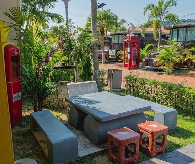 Apinya Resort Bangsarey