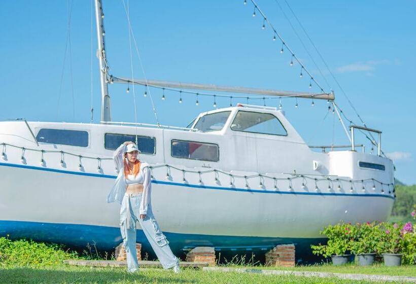 Apinya Resort Bangsarey