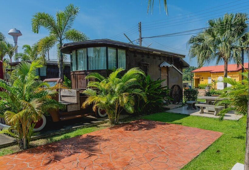 Apinya Resort Bangsarey