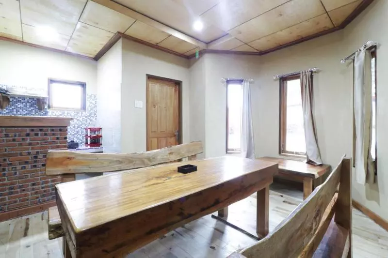 ホテル Alloyna Country Cottage Brastagi