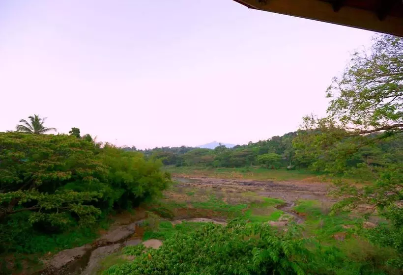Hotel Mahaweli Spring