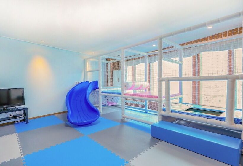 אתר נופש November Kids & Spa