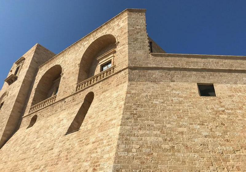 בית מלון כפרי Castello Di Ugento
