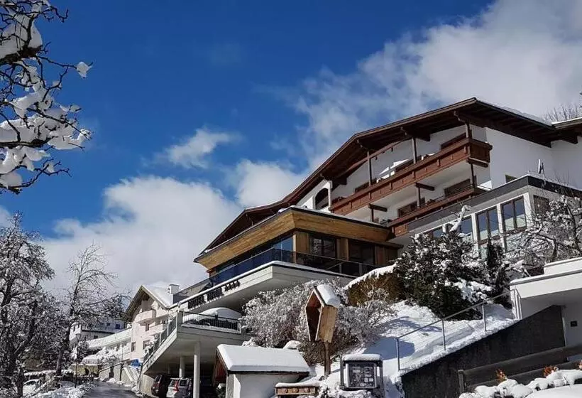 ホテル Garni Tirol