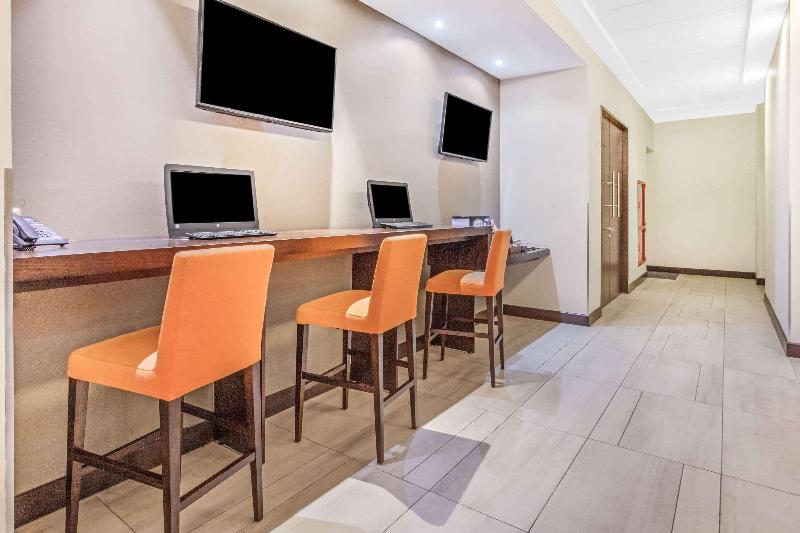 فندق La Quinta By Wyndham Santiago Aeropuerto