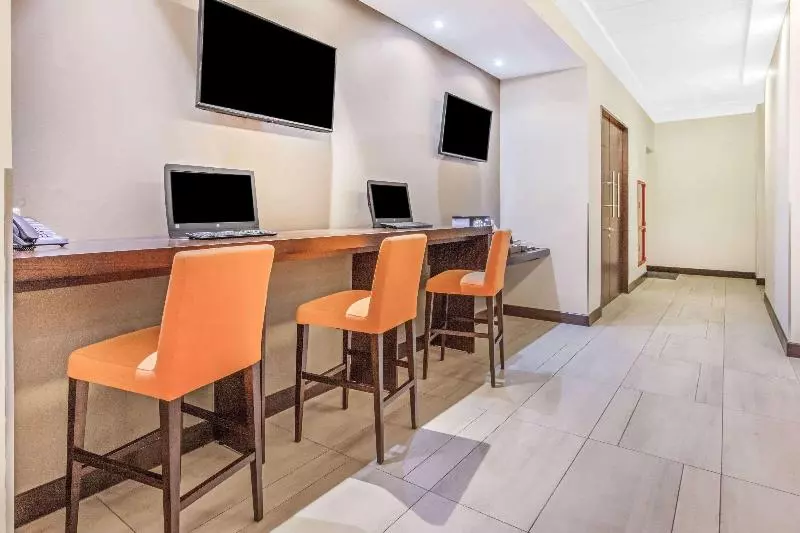 Hotelli La Quinta By Wyndham Santiago Aeropuerto