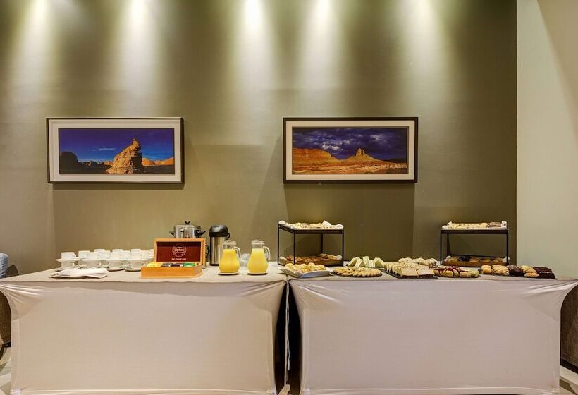 فندق La Quinta By Wyndham Santiago Aeropuerto