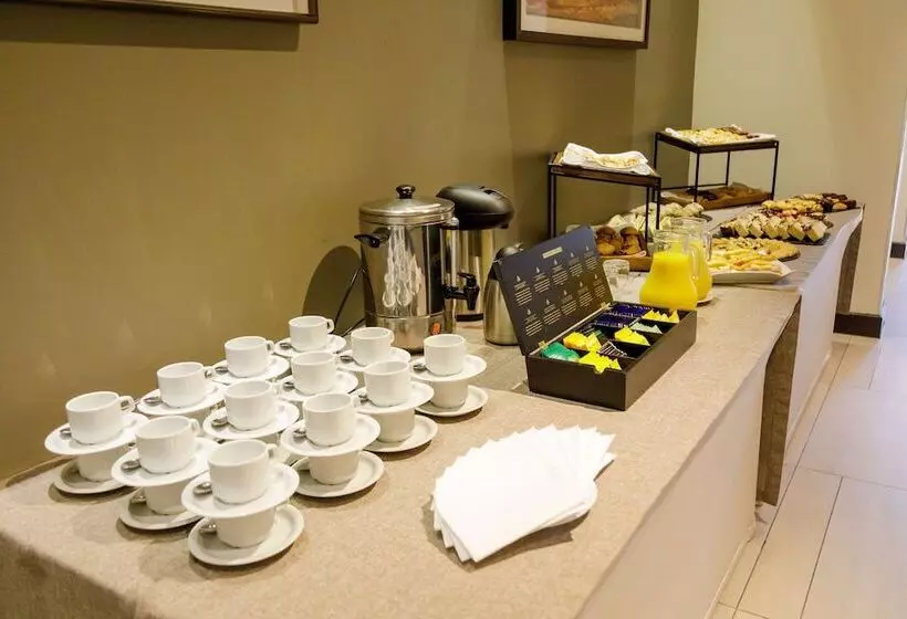 Hotelli La Quinta By Wyndham Santiago Aeropuerto