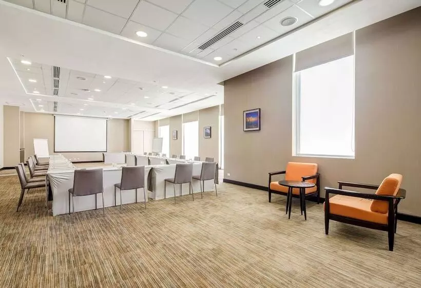 Hotelli La Quinta By Wyndham Santiago Aeropuerto