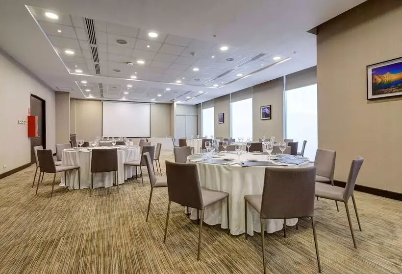 Hotelli La Quinta By Wyndham Santiago Aeropuerto