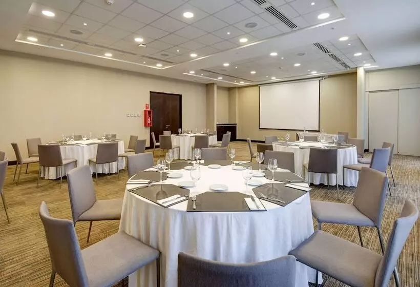 Hotelli La Quinta By Wyndham Santiago Aeropuerto