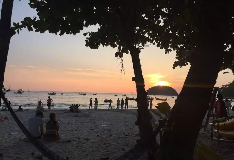 Vitamin Sea Hostel Phuket