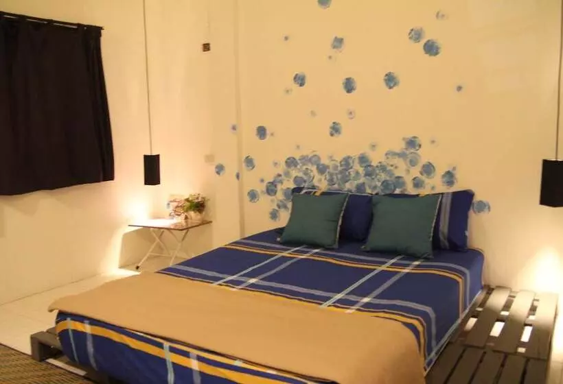 Vitamin Sea Hostel Phuket