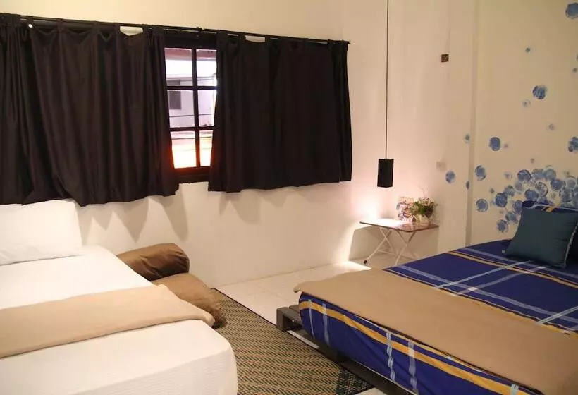 Vitamin Sea Hostel Phuket