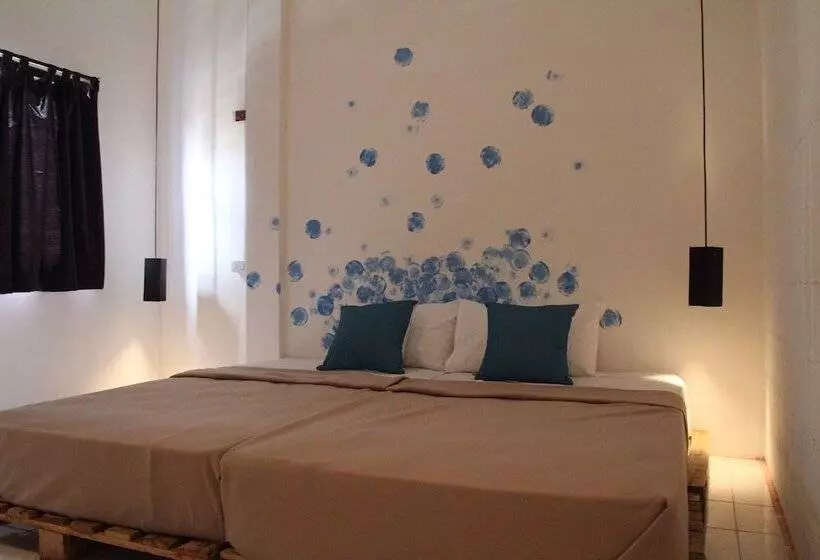 Vitamin Sea Hostel Phuket