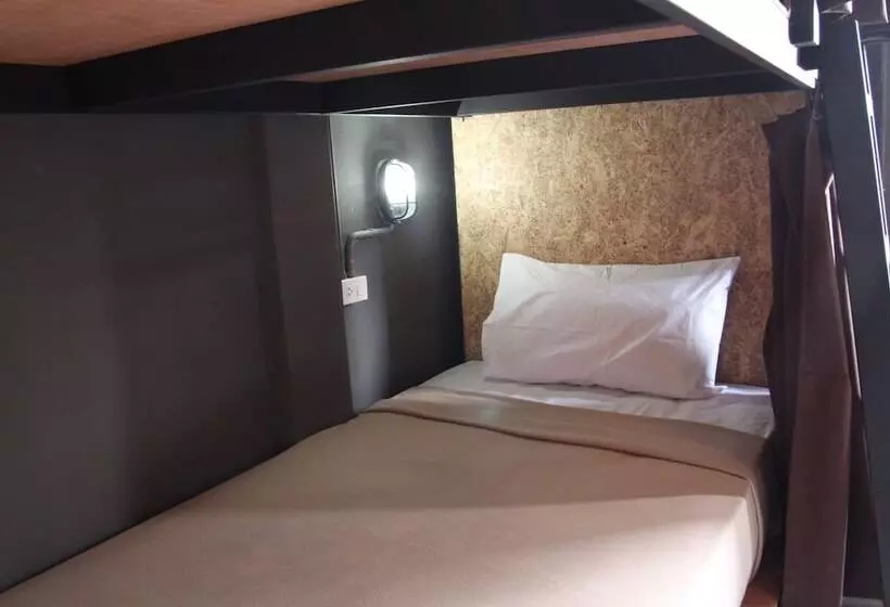 Vitamin Sea Hostel Phuket