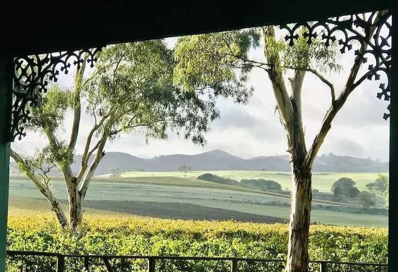 Aamiaismajoitus (B&B) Jasmine S Cottage