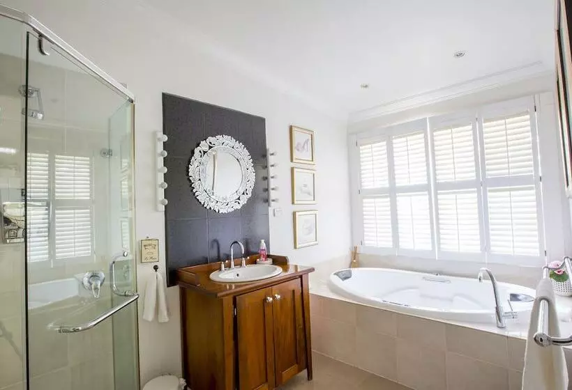 Aamiaismajoitus (B&B) Jasmine S Cottage