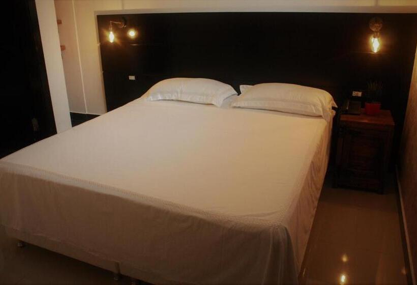 هتل 1945 Aeropuerto