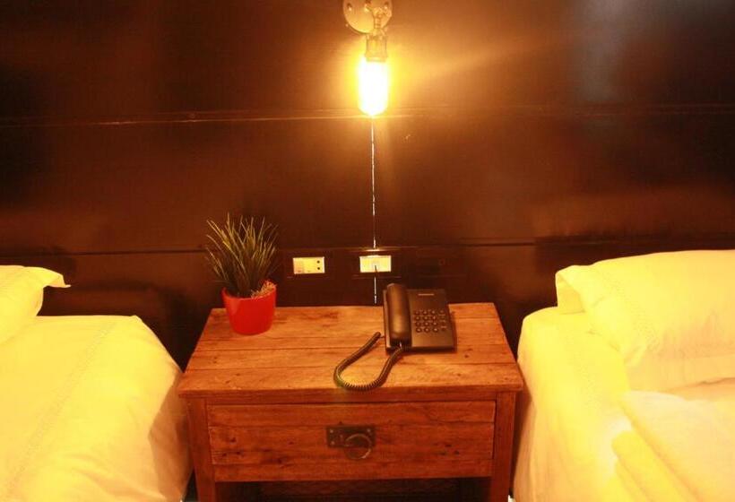 هتل 1945 Aeropuerto