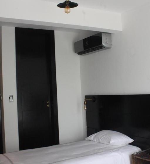 هتل 1945 Aeropuerto