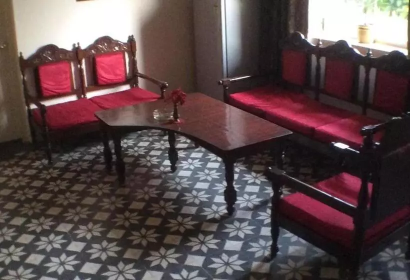 هتل Megha Traveller S Village