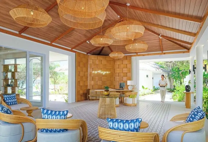 هتل Eri Maldives