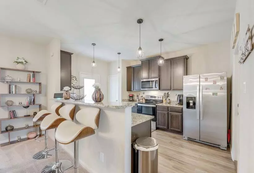 Pet Friendly Home W/ Fenced Yard In Manor