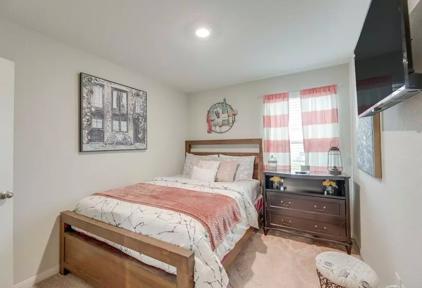 Pet Friendly Home W/ Fenced Yard In Manor